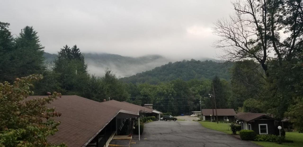 ماجي فالي Tanglewood Motel And Log Cabins المظهر الخارجي الصورة