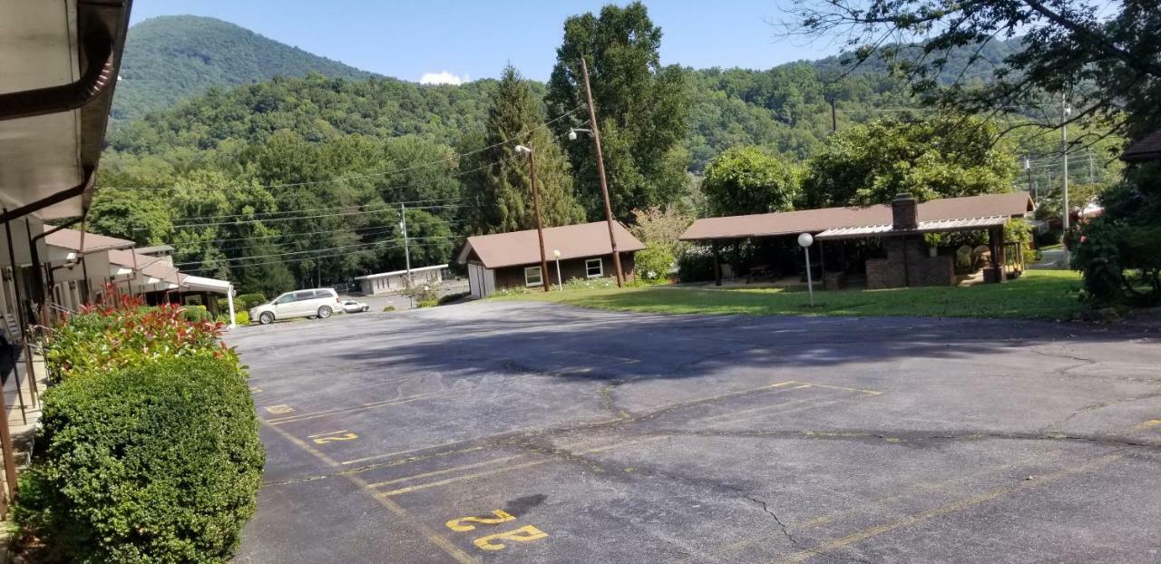ماجي فالي Tanglewood Motel And Log Cabins المظهر الخارجي الصورة